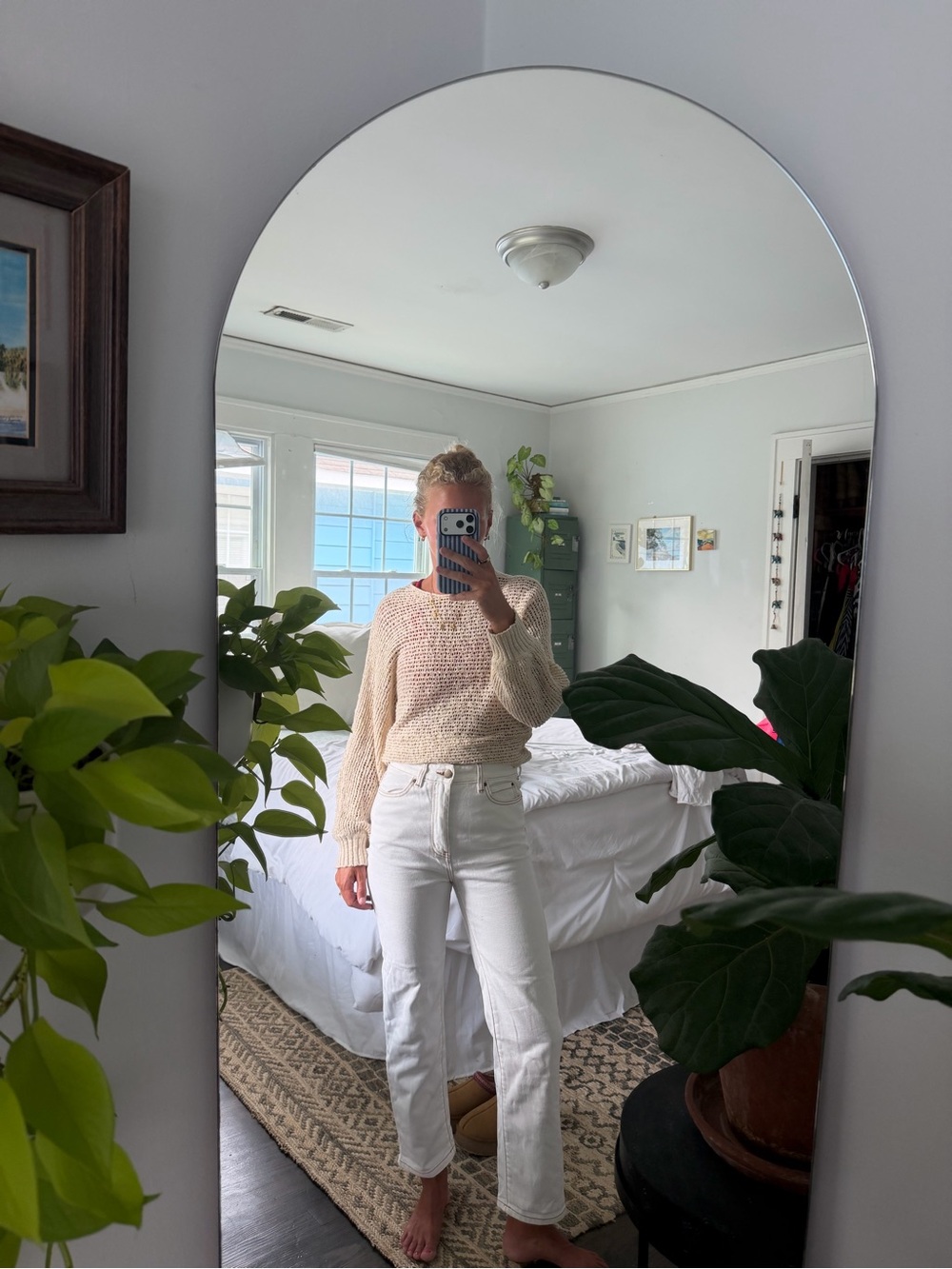 Billabong Women’s Cream Knit Sweater & White Straight Jeans Look